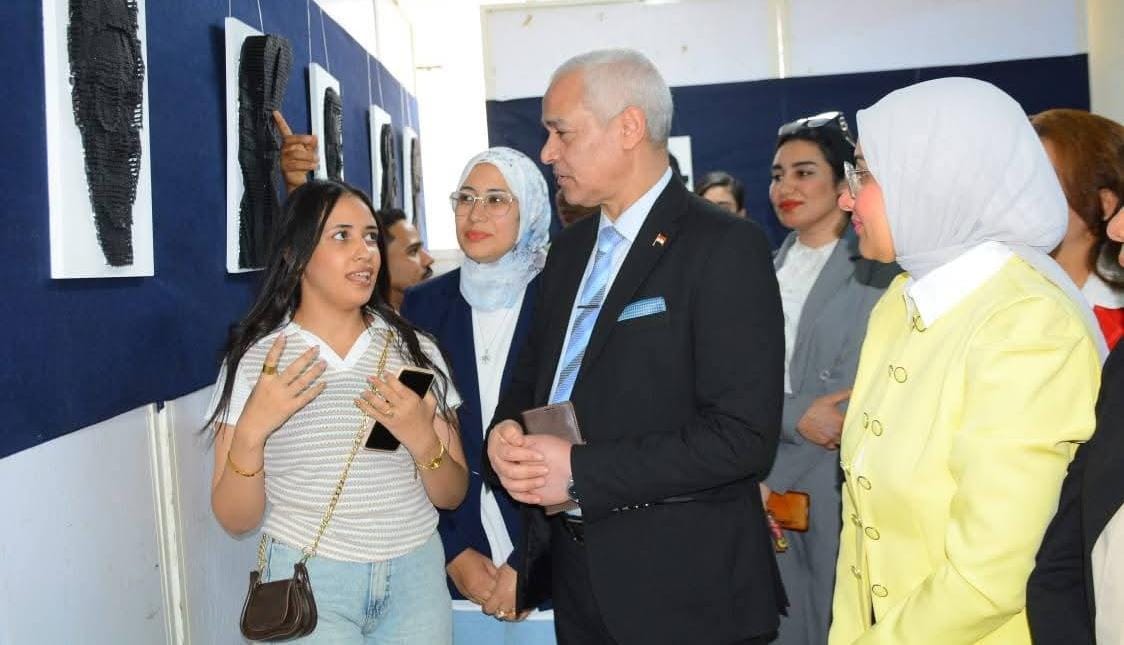 جامعة أسيوط تشهد تنظيم معرض فني بكلية التربية النوعية بعنوان "وجوه"