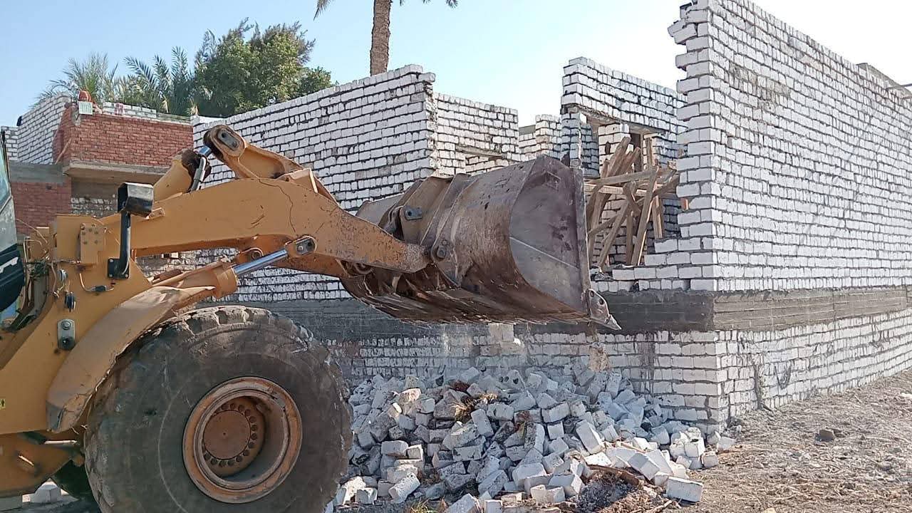 محافظ المنيا: إزالة 393 حالة تعد على الأراضي الزراعية وأملاك الدولة ضمن الموجة 27