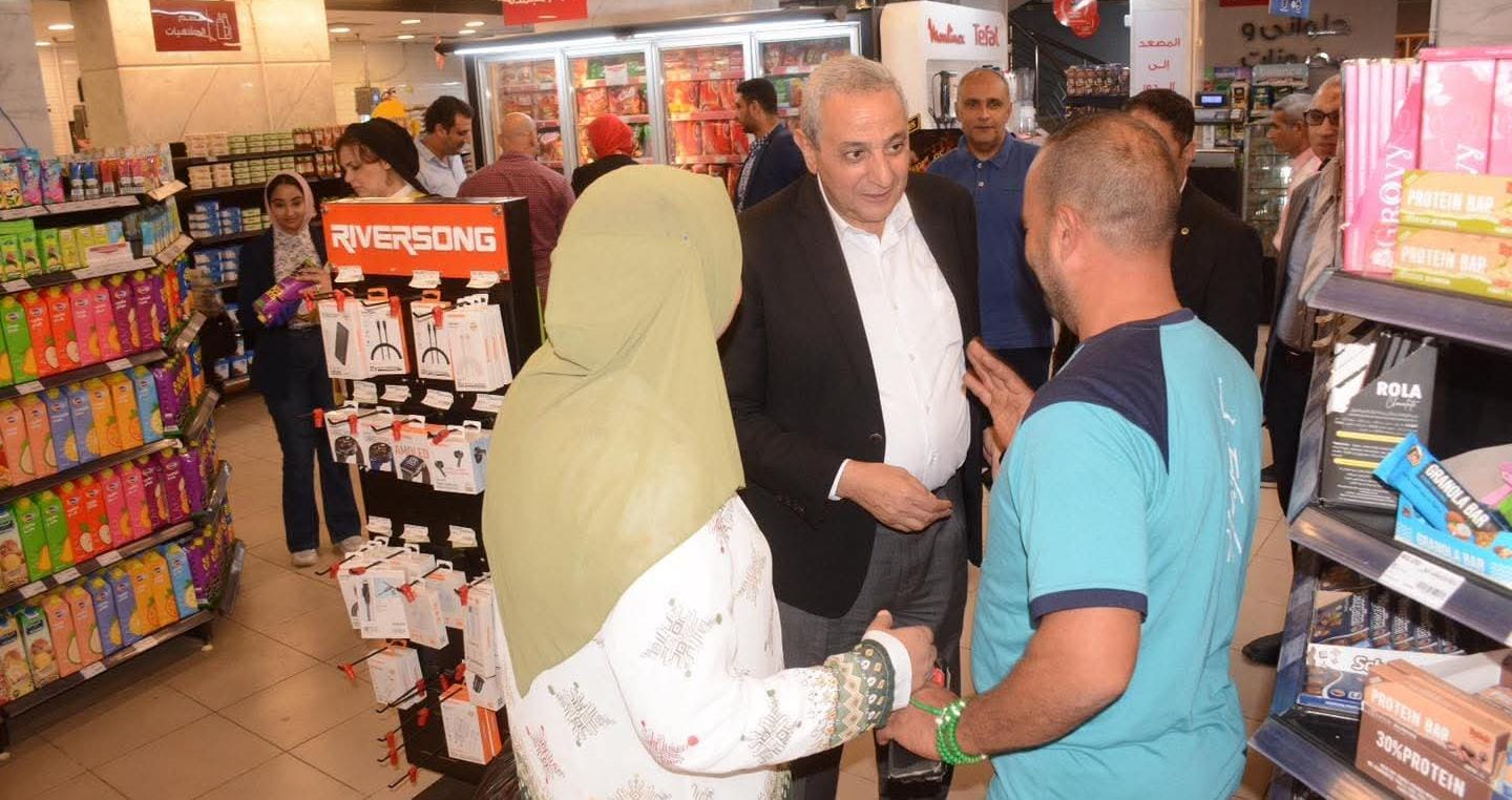 محافظ الغربية يشن حملة مفاجئة على السلاسل التجارية والسوبر ماركت بطنطا