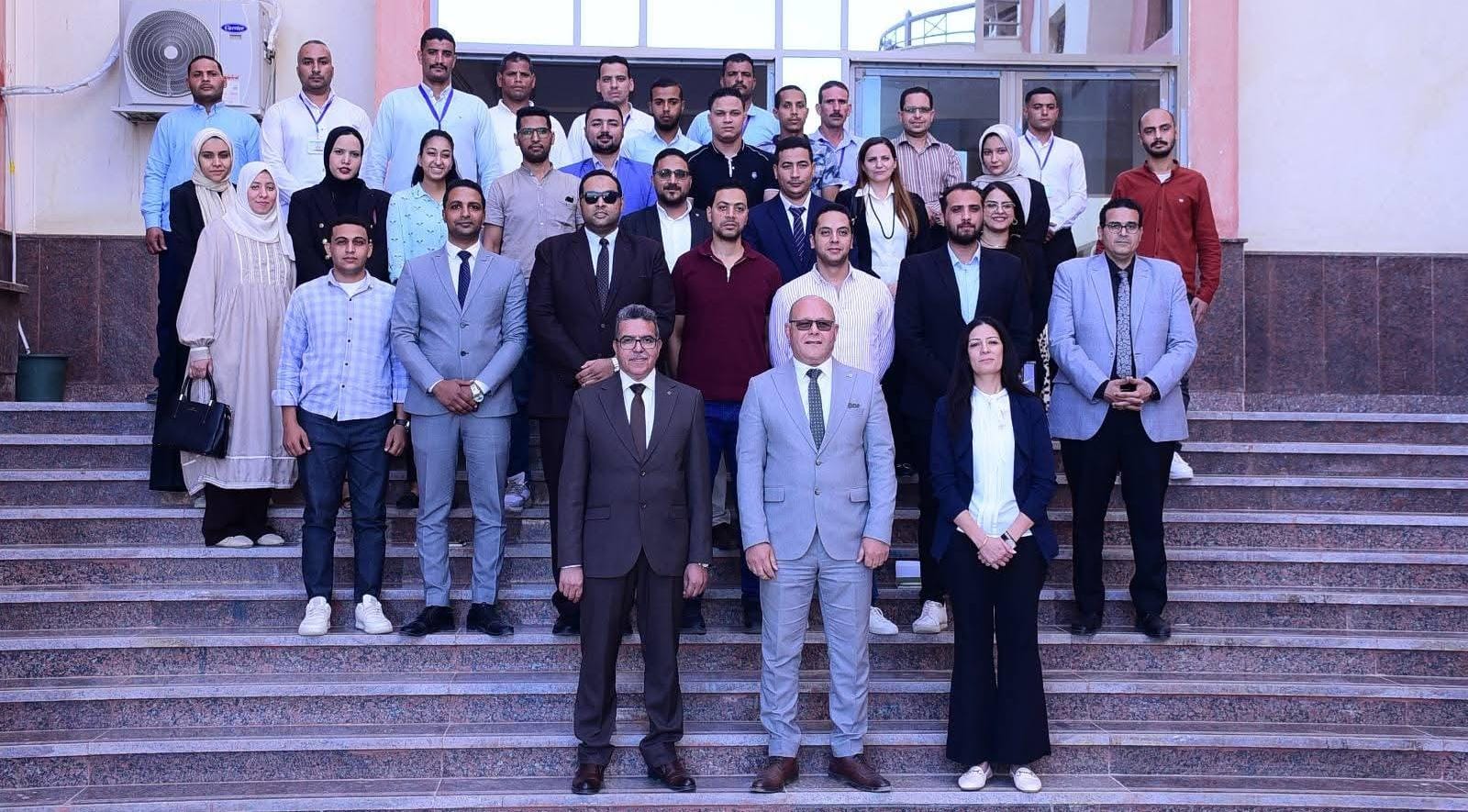 رئيس جامعة سوهاج الاهليه يهنئ الجهاز الإداري الجديد