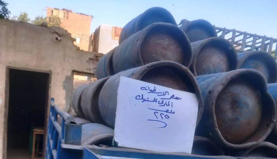 محافظ أسوان يوجه بتشديد الرقابة على مستودعات وبائعى أسطوانات البوتاجاز