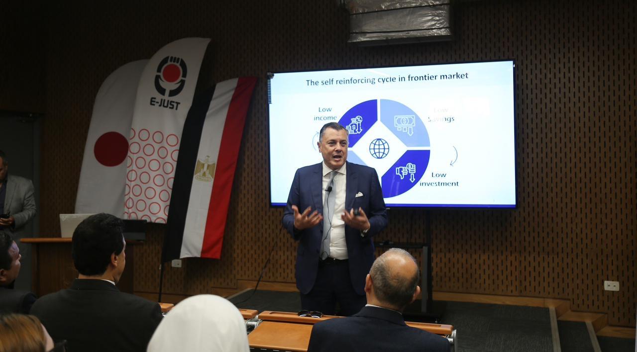 وزير السياحة والآثار السابق والرئيس التنفيذي لبنك مصر يُلقي محاضرة في الجامعة المصرية اليابانية