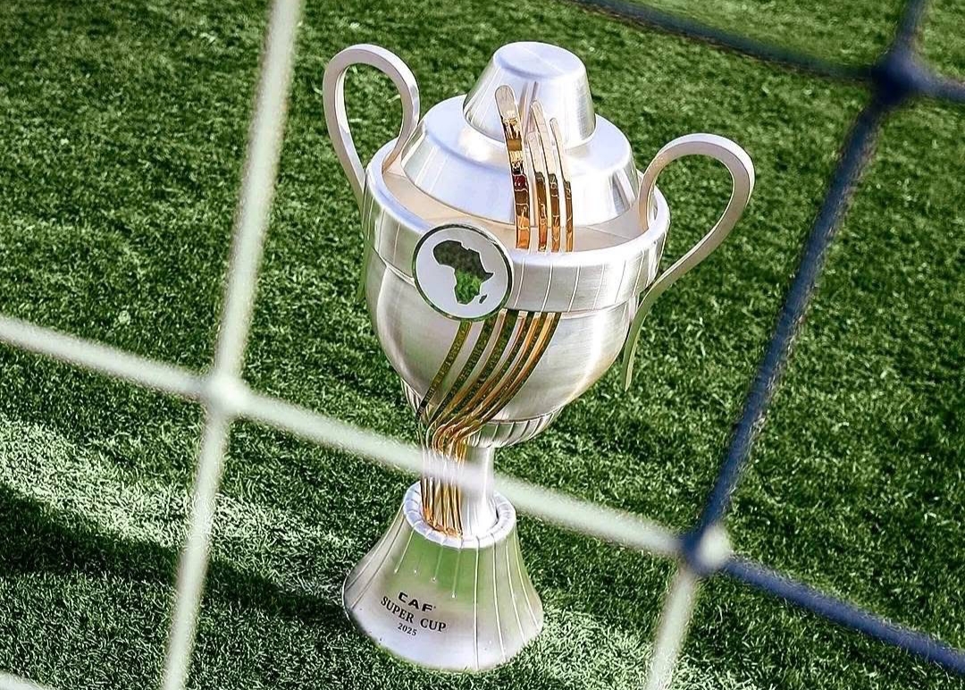 كأس السوبر الإفريقي يصل لملعب الدفاع استعدادًا لمواجهة بيراميدز ونهضة بركان