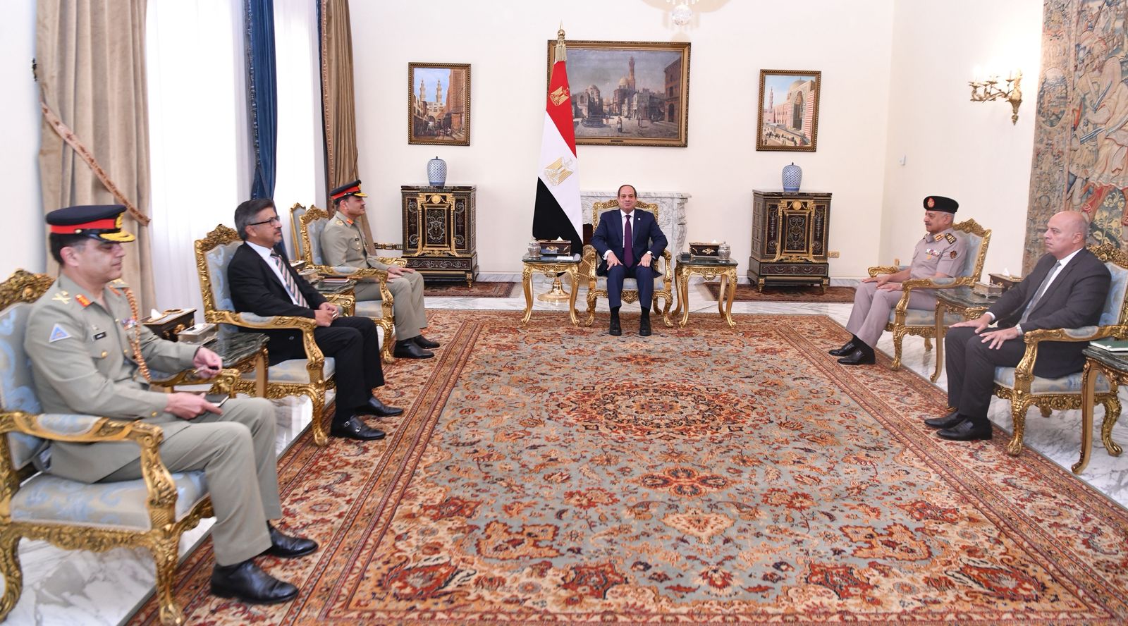 الرئيس السيسي يبحث مع رئيس الأركان الباكستاني سبل تفادي التصعيد في الشرق الأوسط