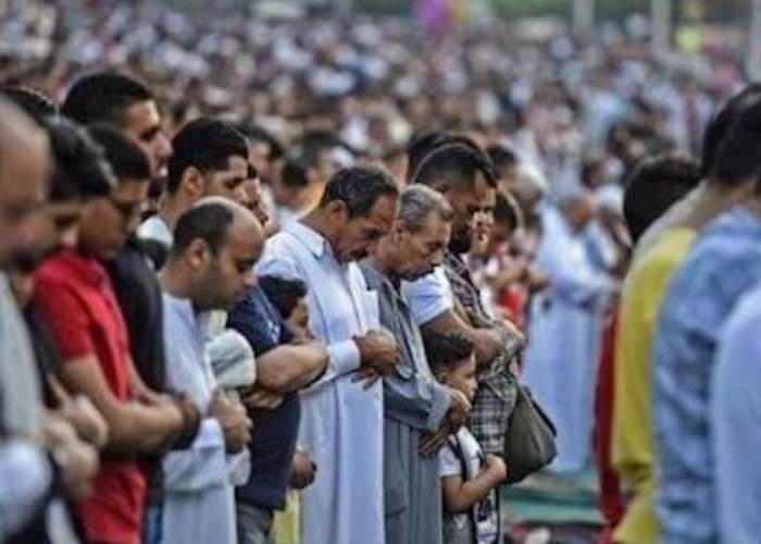 حكم جمع الصلوات أثناء اليوم الدراسي؟.. الإفتاء توضح