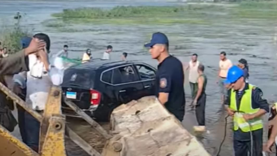 مصرع 4 أشخاص وأصابة 3 أخرين في حادث سقوط سيارة من أعلى معدية ببني سويف