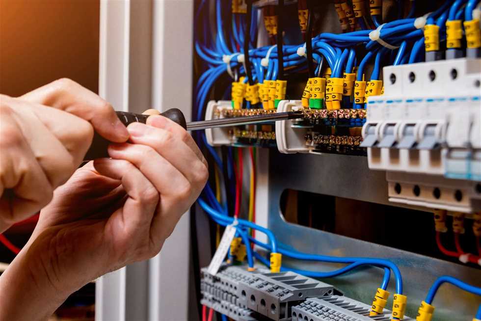 شرطة الكهرباء تضبط 3849 قضية سرقة تيار ومخالفات تعاقد خلال 24 ساعة