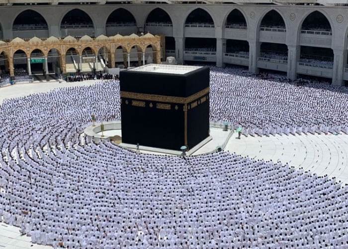 ما حكم العمرة بالتقسيط؟.. الإفتاء تحسمها