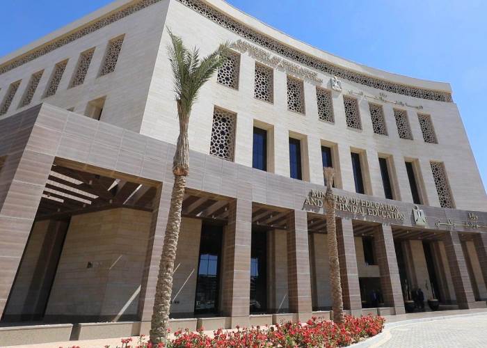 وزير التعليم يوجه بالتحقيق في شكاوى أولياء أمور مدرسة "نيو كابيتال"