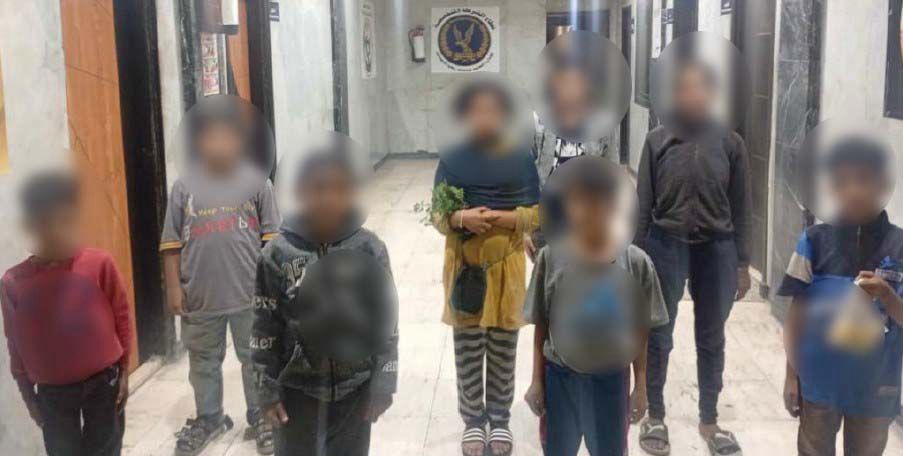 ضبط 14 شخصًا لقيامهم باستغلال 15 حدثًا في أعمال التسول واستجداء المارة بالجيزة.. صور