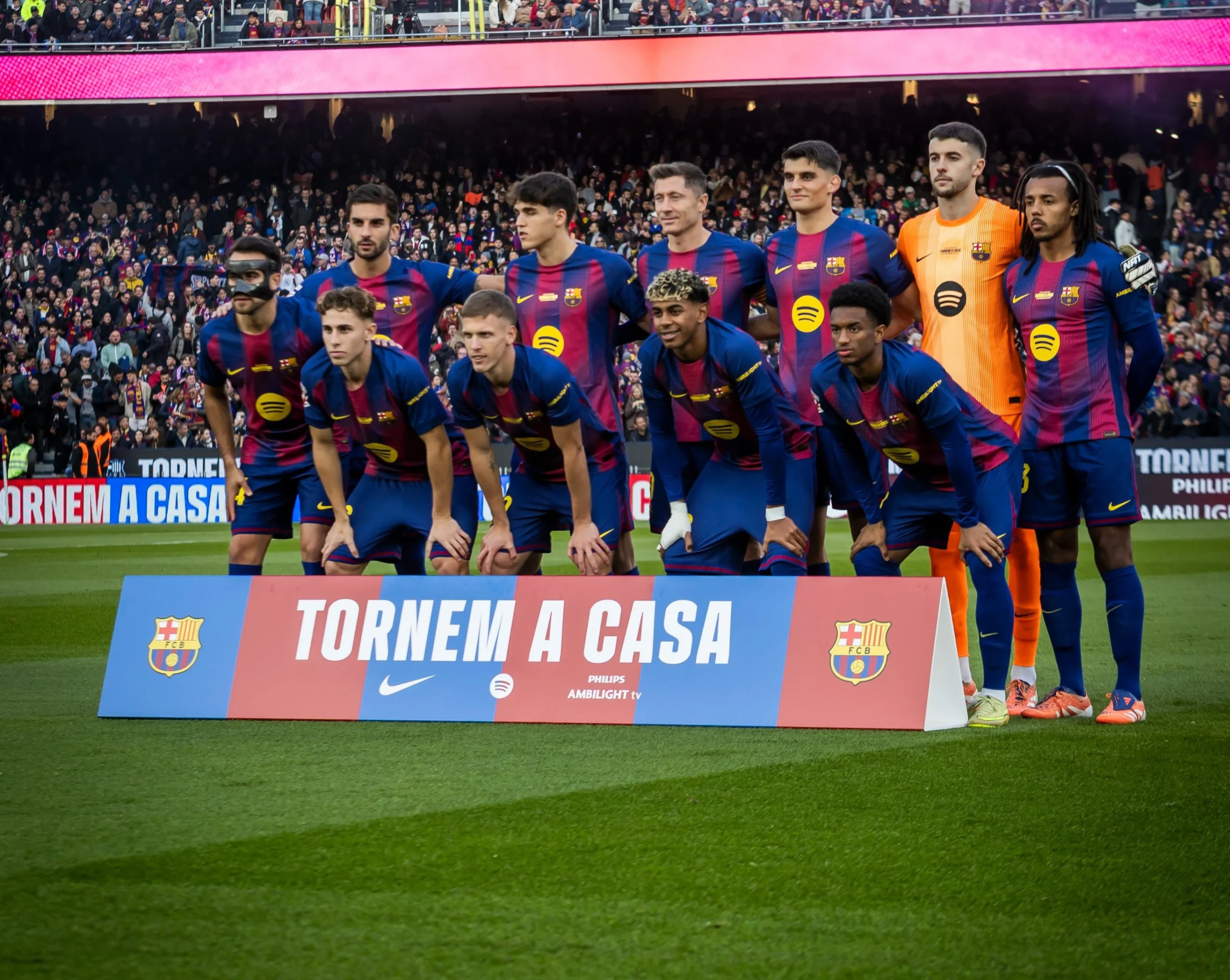 فليك يعلن تشكيل برشلونة لمواجهة تشيلسي في دوري أبطال أوروبا