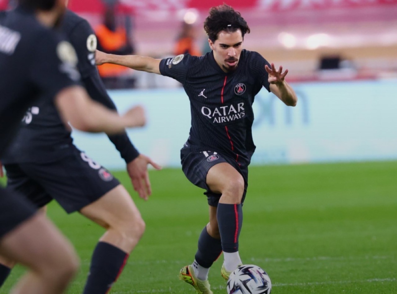 صدارة باريس سان جيرمان للدوري مهددة بعد الهزيمة من موناكو