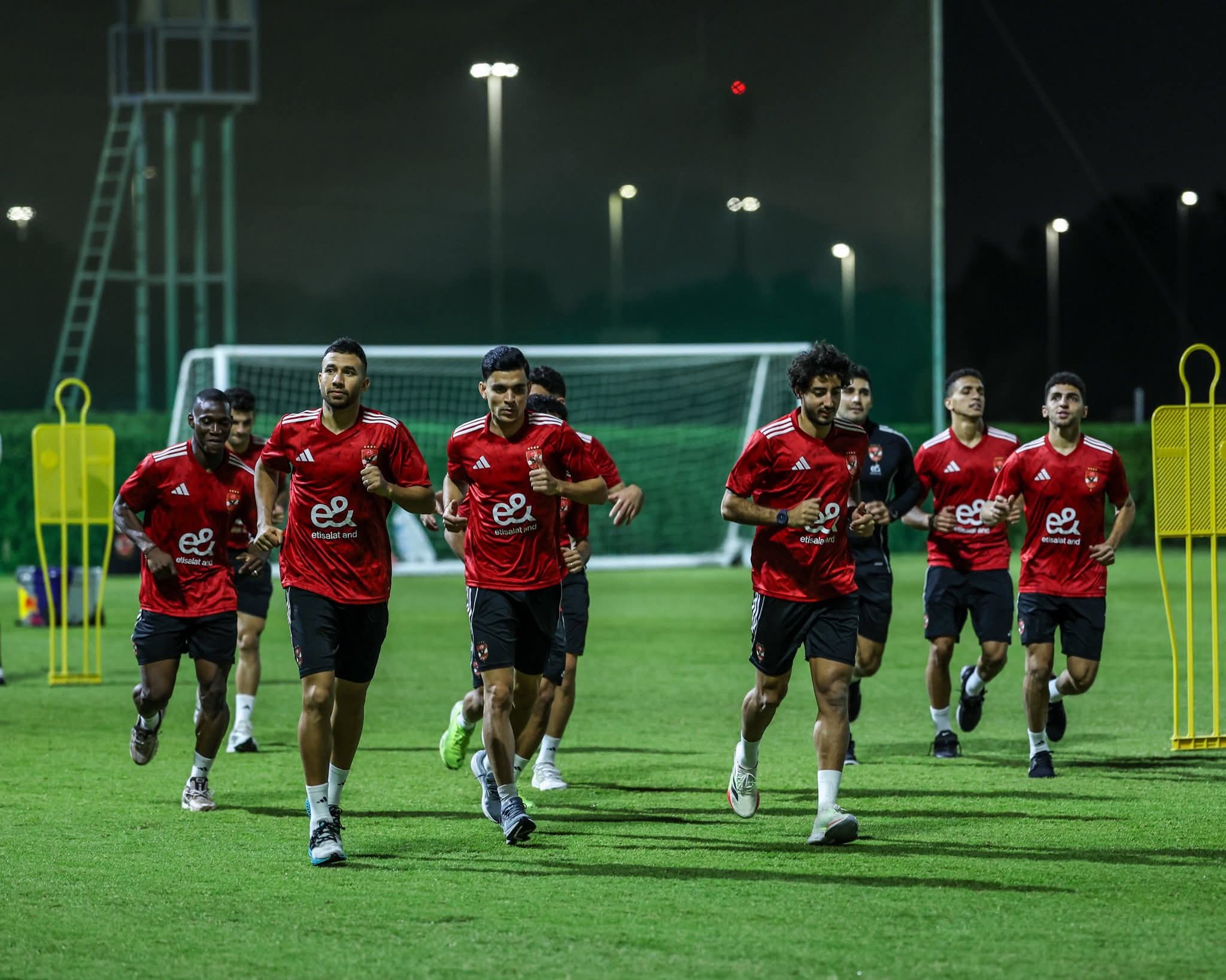 الأهلي يخوض مرانه الأول في أبو ظبي استعدادًا لمواجهة الزمالك