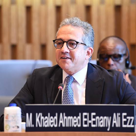 عاشور يهنئ العناني بفوزه بمنصب المدير العام لمنظمة اليونسكو