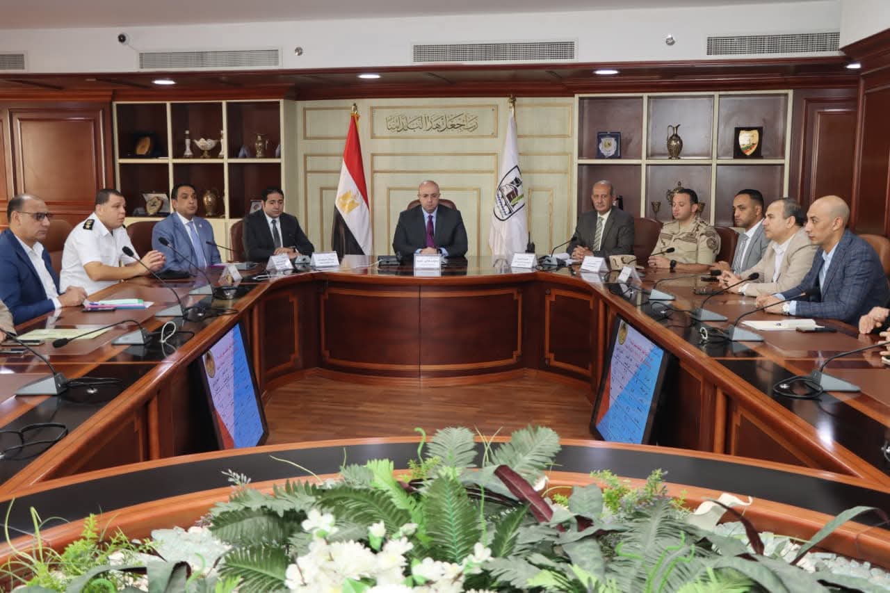 محافظ بني سويف يتابع أعمال فتح اللجان في اليوم الثاني لانتخابات مجلس النواب