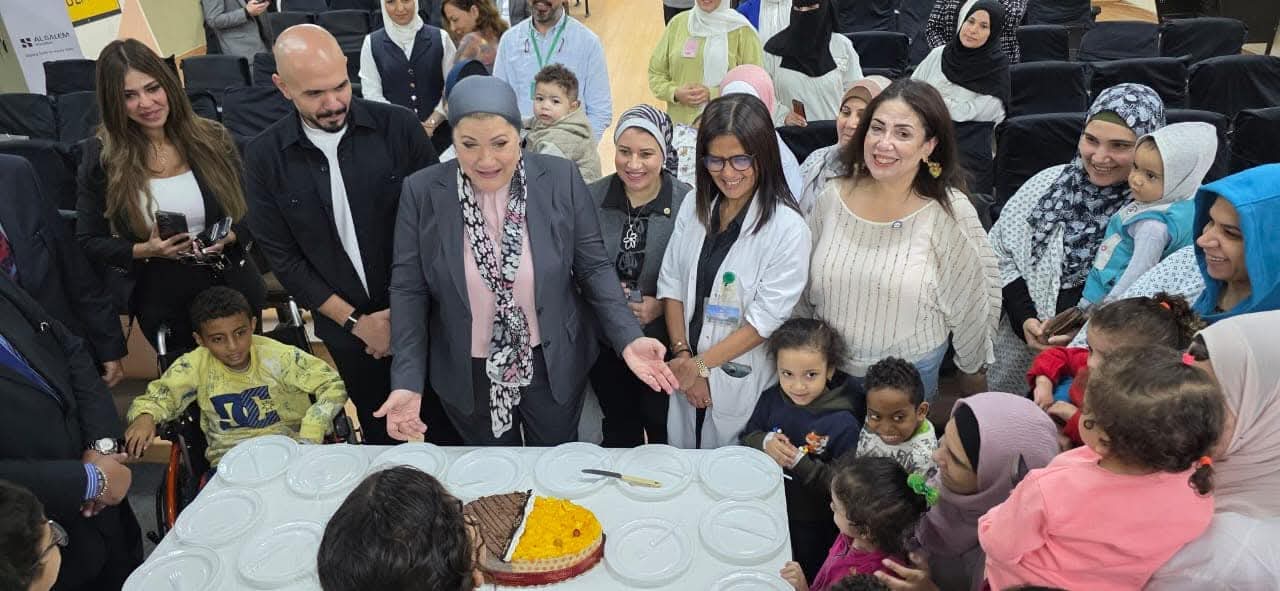 رئيسة المجلس القومي للطفولة والأمومة تزور الأطفال بمستشفى أبو الريش الياباني