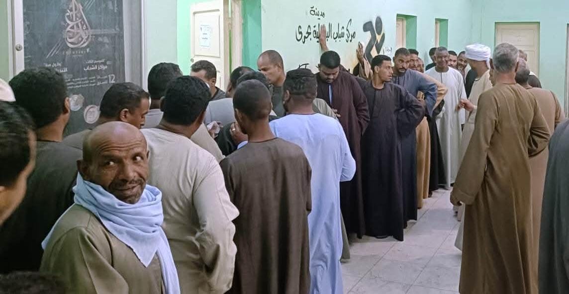 إقبال من أهالى أسوان على لجان الإقتراع فى إنتخابات مجلس النواب