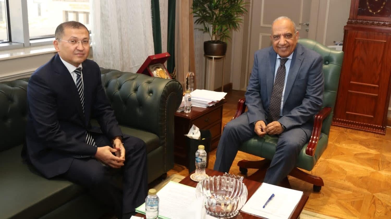 وزير الكهرباء يستقبل سفير أوزبكستان لبحث سبل دعم وتعزيز التعاون والاستثمار في مجالات الطاقة المتجددة