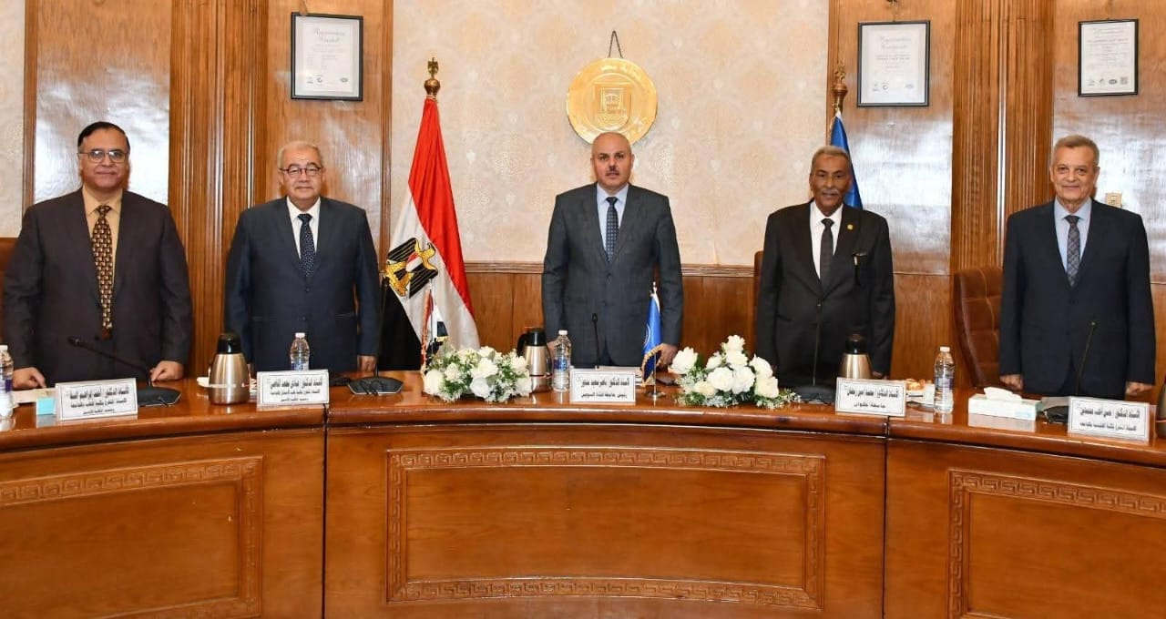 انعقاد لجان اختيار عميد كلية علوم الرياضة بجامعة قناة السويس