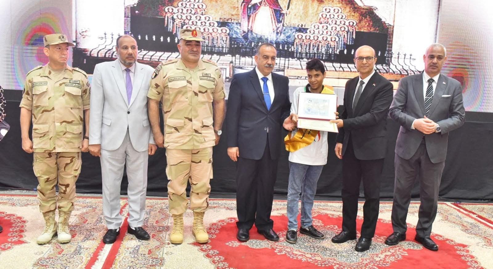 محافظ أسيوط ومدير إدارة التجنيد يشهدان احتفالية تسليم شهادات الإعفاء لذوي الهمم بجامعة أسيوط