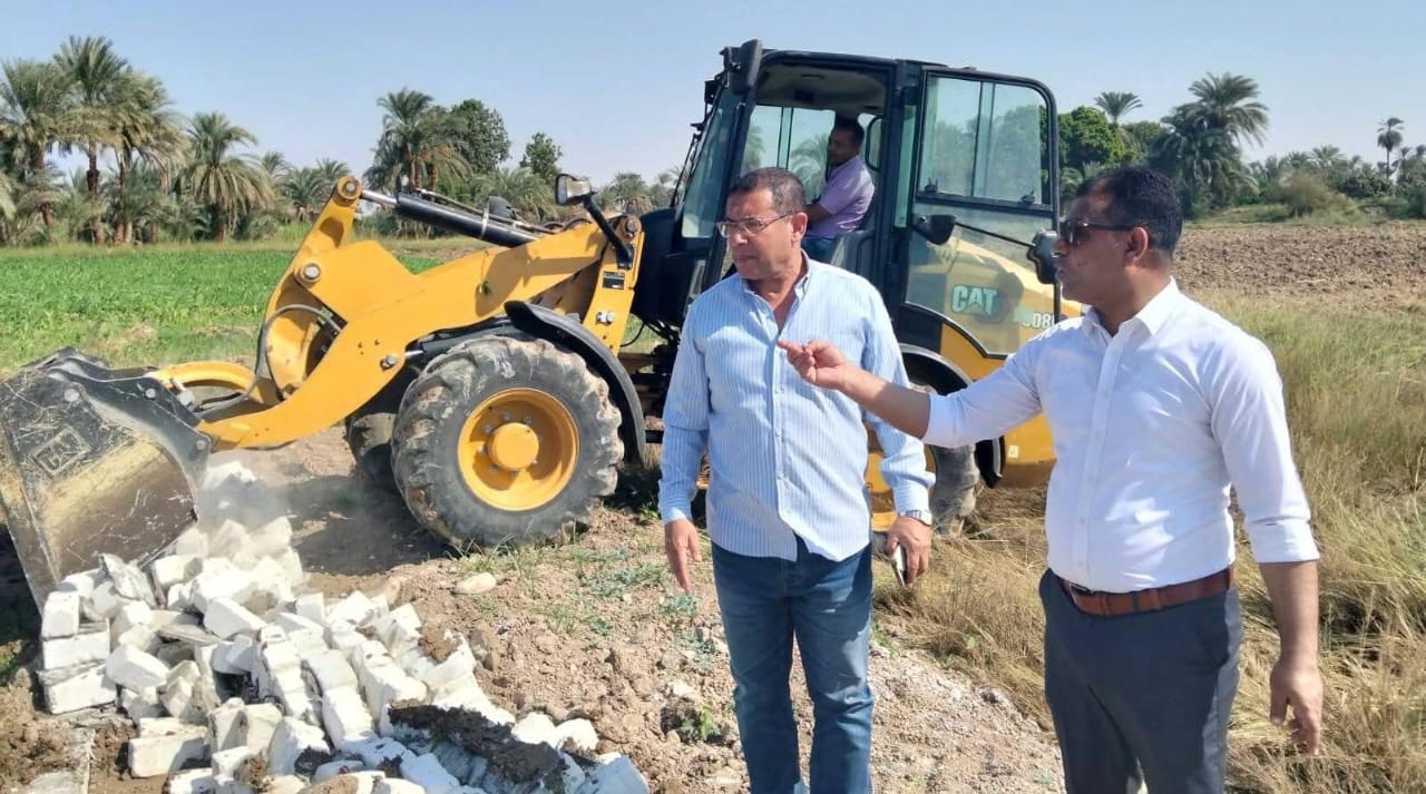 إزالة عدد 4 حالات بناء مخالف خلال حملة مكبرة بمدينة البياضية بالأقصر