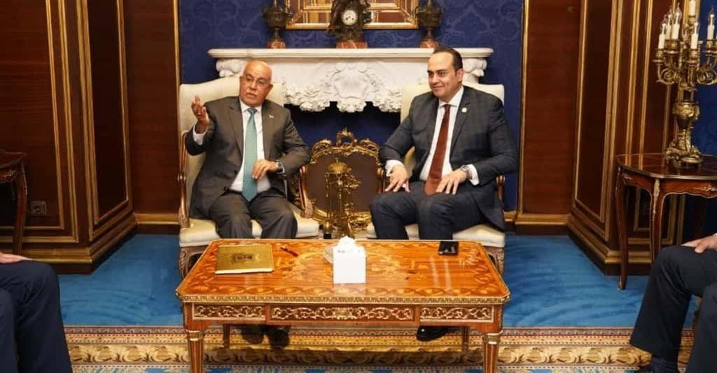 رئيس هيئة الرعاية الصحية يلتقي وزير الصحة العراقي.. تفاصيل