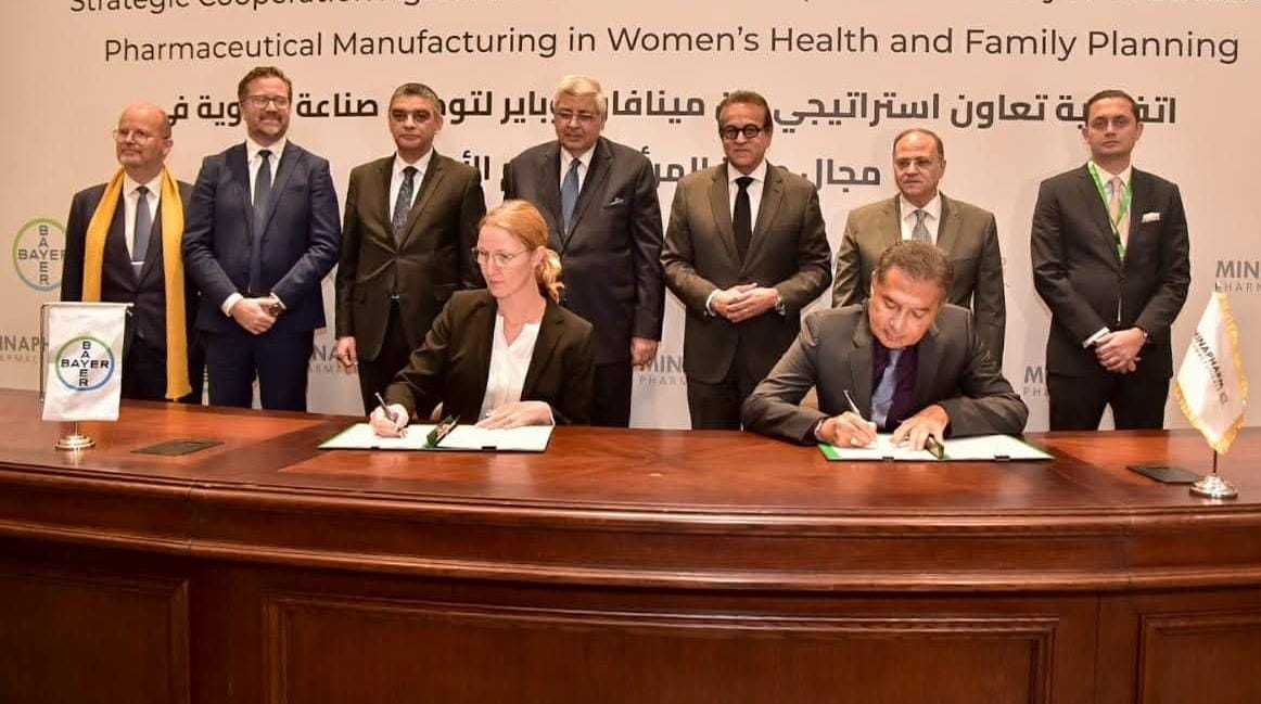 اتفاقية تعاون بين "مينا فارم" و"باير" لتوطين صناعة الدواء
