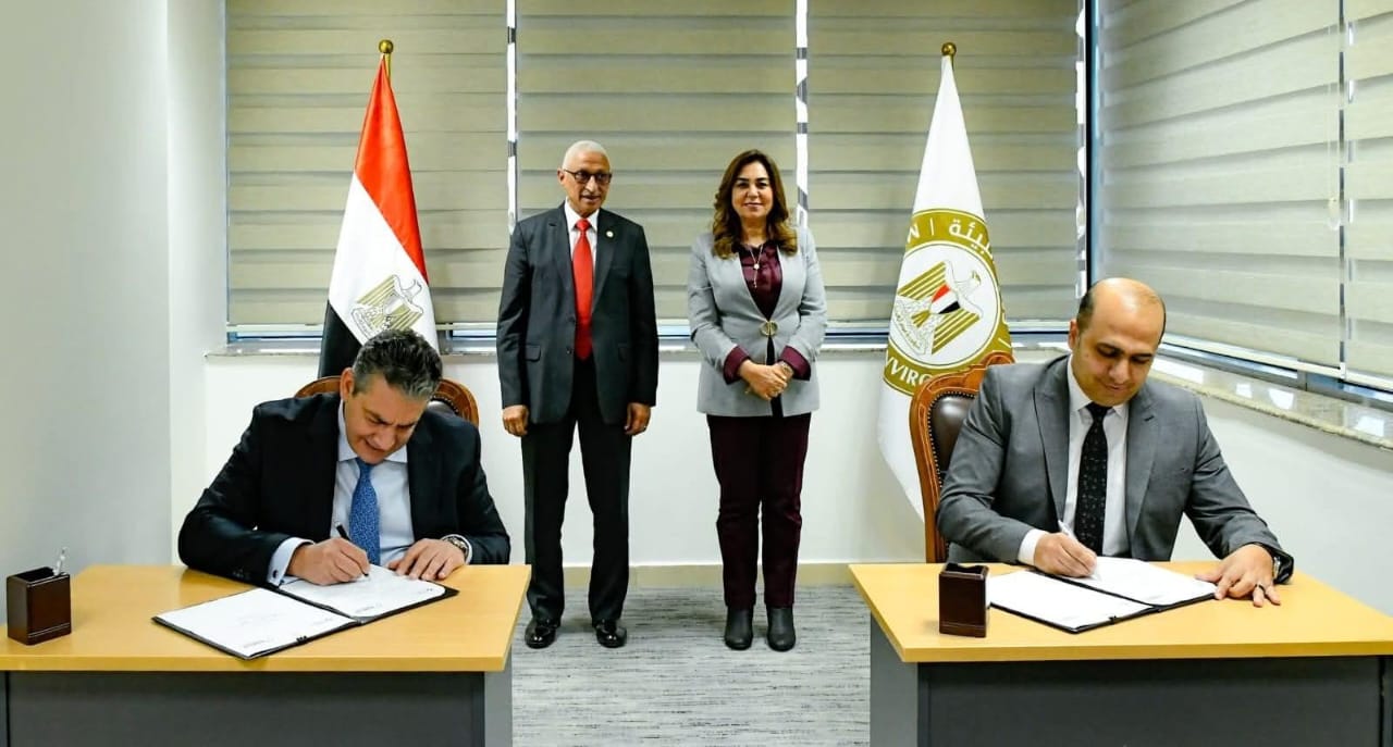بروتوكول تعاون بين جهاز تنظيم إدارة المخلفات وشركة أسمنت سيناء.. تفاصيل