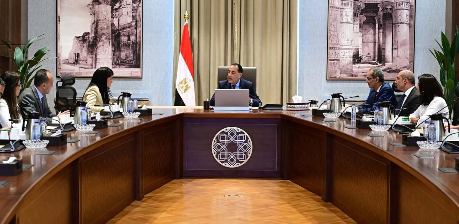 رئيس الوزراء يلتقي أعضاء اللجنة الاستشارية للاقتصاد الرقمي وريادة الأعمال