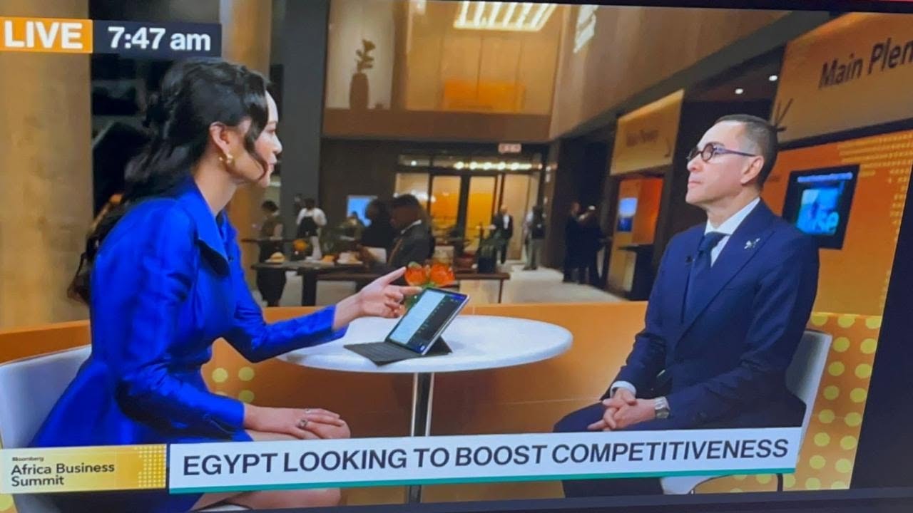 وزير الاستثمار يجري مقابلة تلفزيونية مع شبكة بلومبرج العالمية