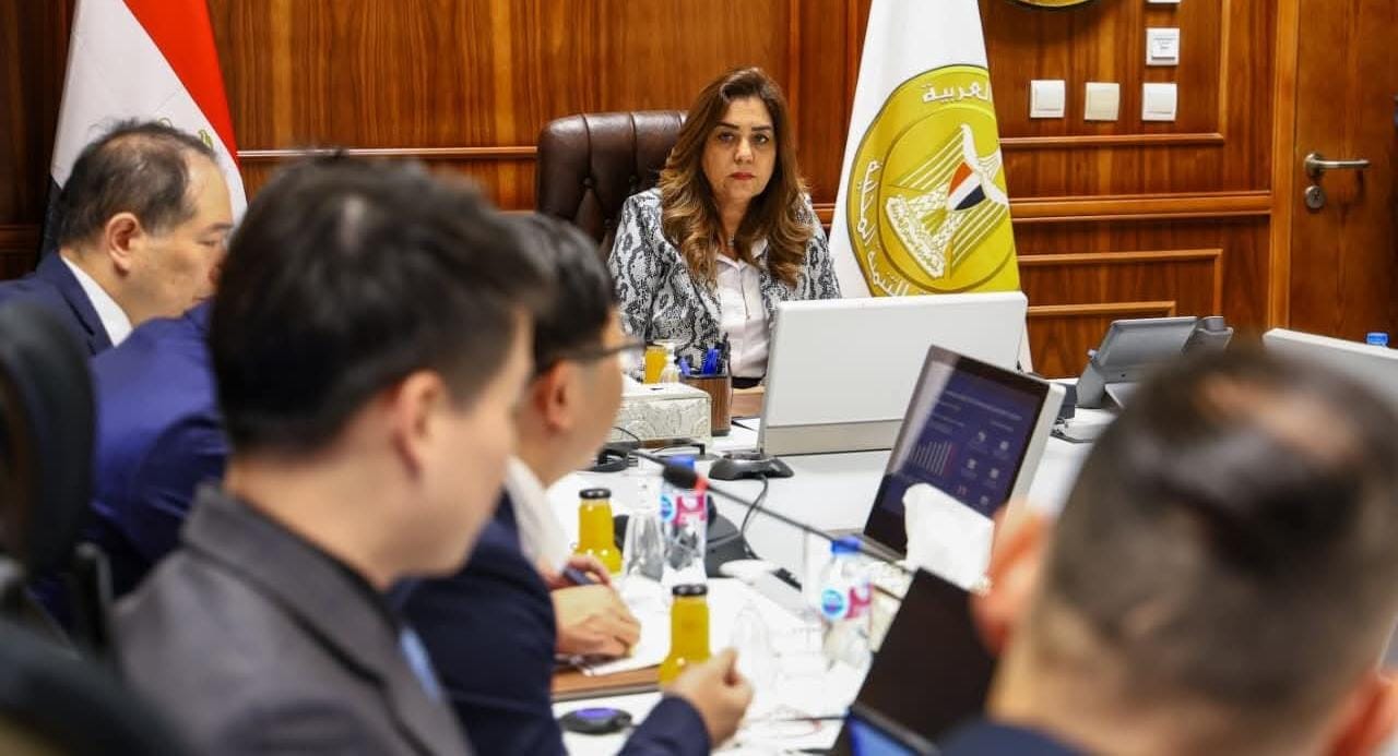 وزيرة التنمية المحلية تبحث مع وفد شركة "هواوي" مجالات التعاون المشتركة بين الجانبين
