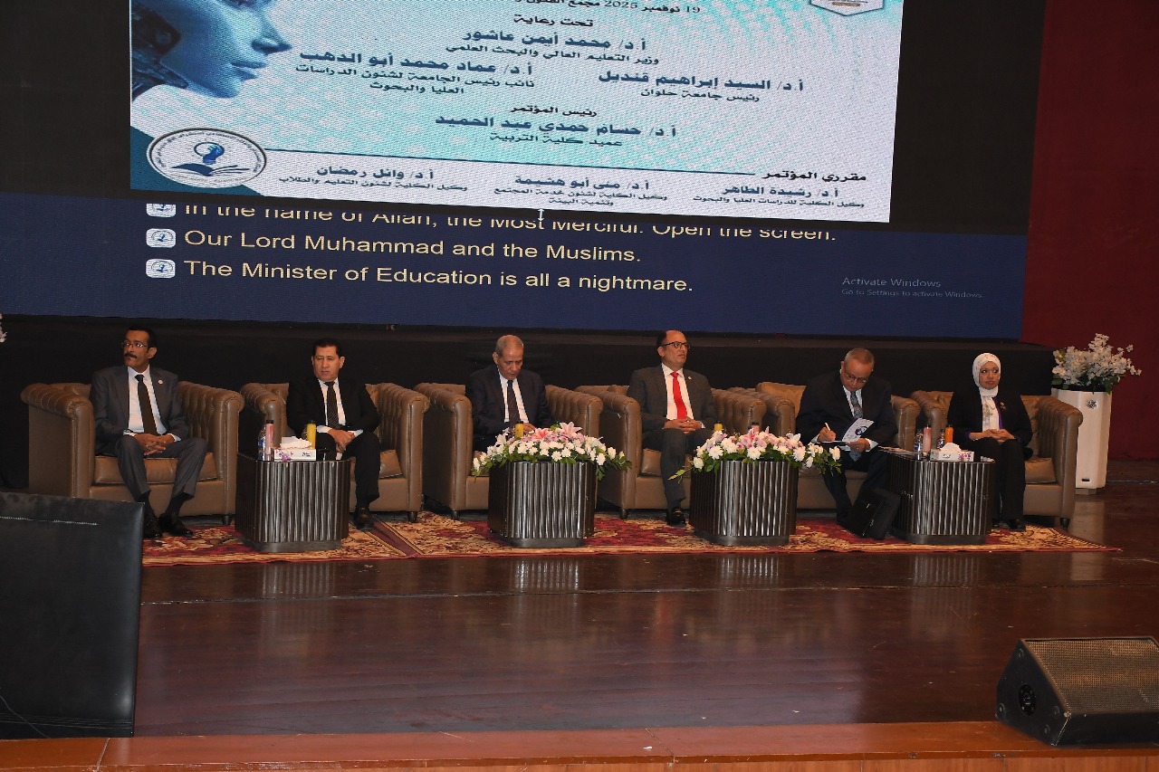 قنديل يفتتح مؤتمر كلية التربية  عن الابتكار المستدام
