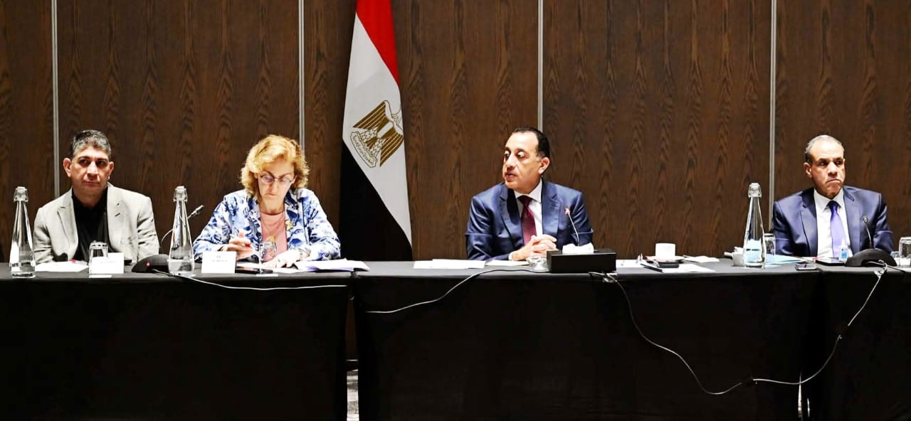 رئيس الوزراء يعقد اجتماعا مع 40 من ممثلي كبريات الشركات والمؤسسات في جنوب أفريقيا