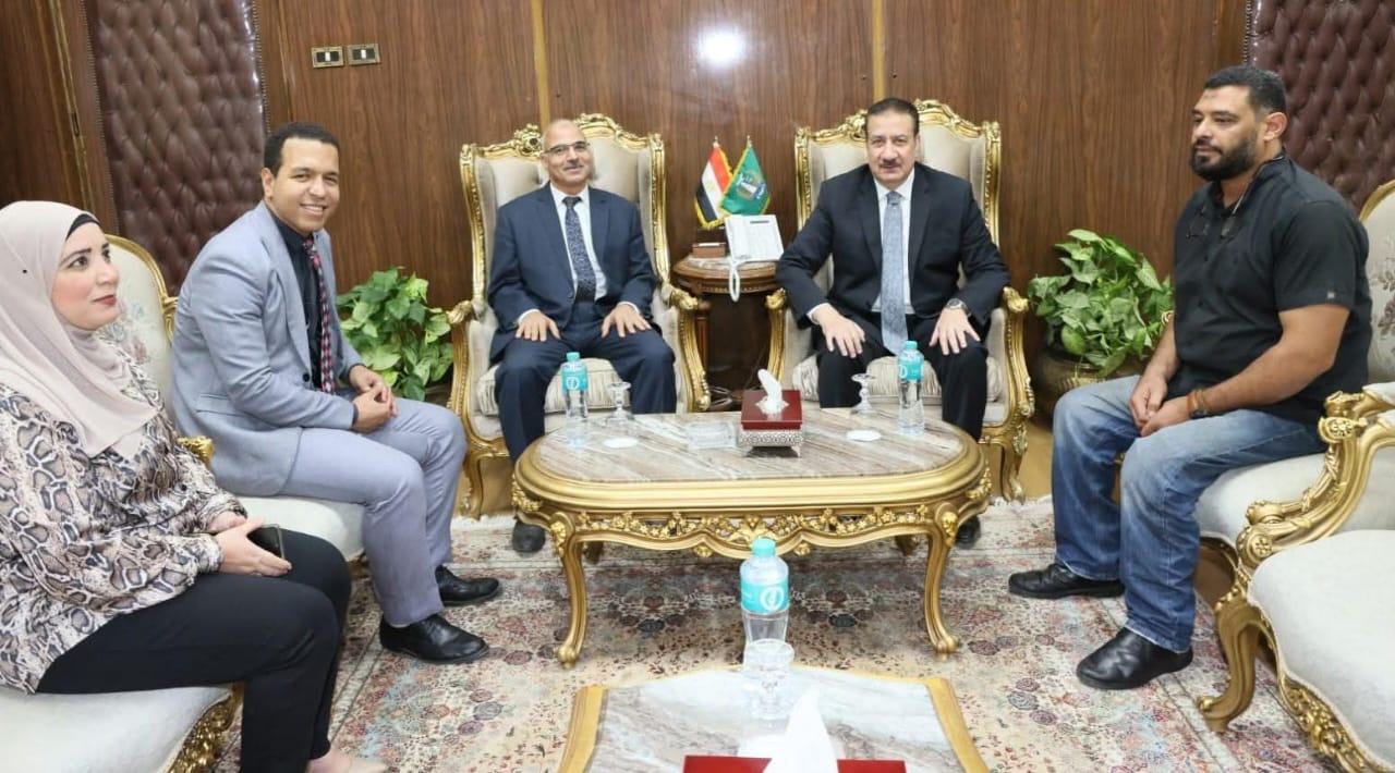 محافظ المنوفية يلتقى وفد بنك الاستثمار القومى