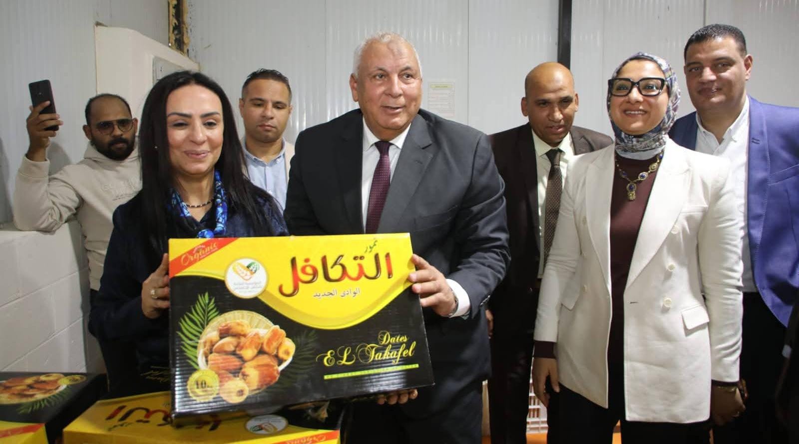 وزيرة التضامن ومحافظ الوادي الجديد يتفقدان مركز التكوين المهني للتكافل الاجتماعي
