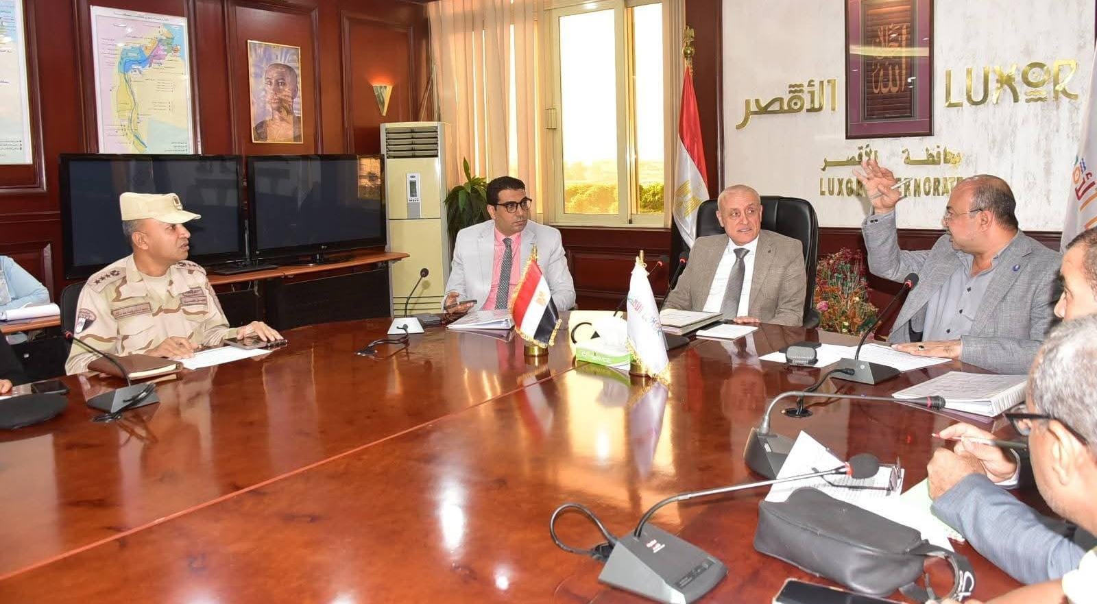محافظ الأقصر يوافق على إنشاء مدارس ومحطة مياه بقريتى النجوع والأقالتة