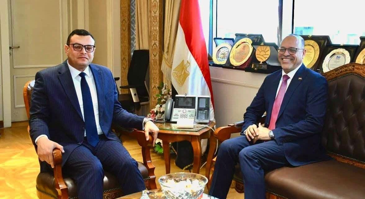 وزيرا الإسكان والعمل يبحثان تعزيز التعاون في عدد من الملفات المشتركة