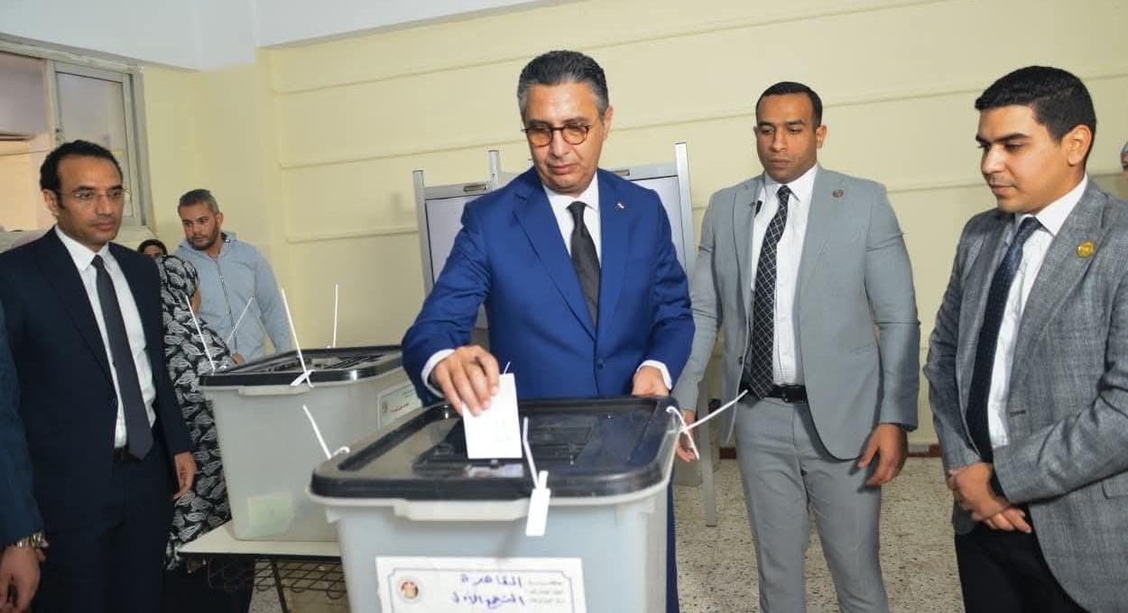 وزير التموين يدلي بصوته في انتخابات مجلس النواب