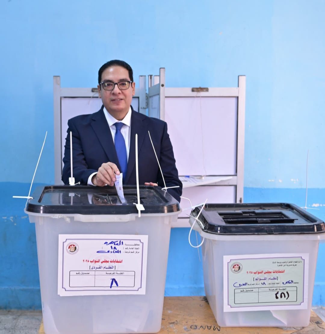 عبد الصادق يدلي بصوته في انتخابات مجلس النواب