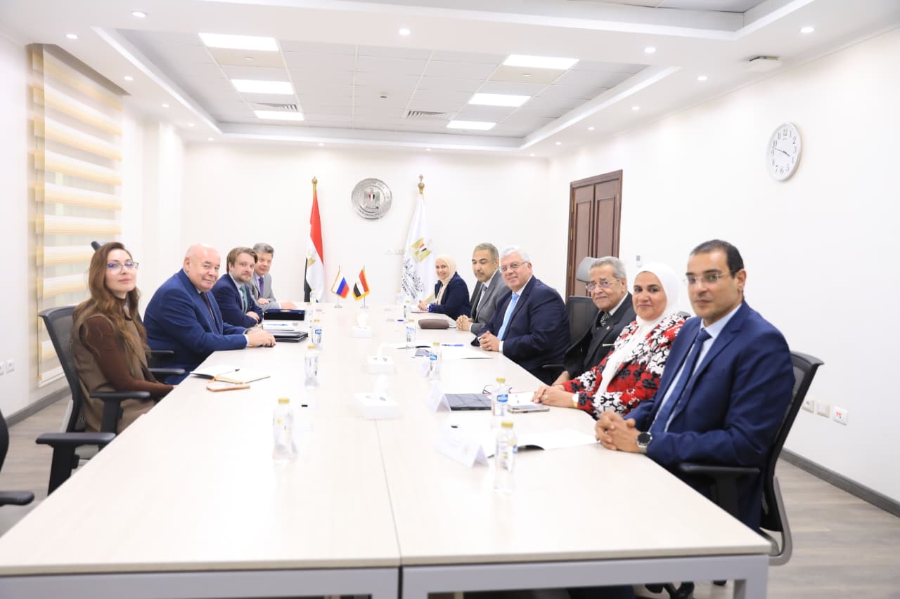 عاشور يستقبل الممثل الخاص للرئيس الروسي لبحث التعاون لمشترك