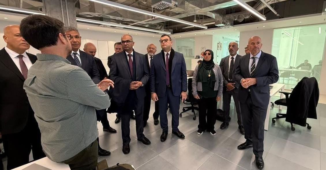 وزير الإسكان يبحث تعزيز التعاون مع «أكسيونا» الإسبانية في مشروعات المياه والتحلية