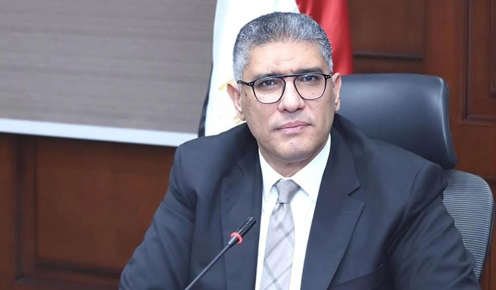 محافظ الجيزة يبحث شكاوى المواطنين بأحياء العجوزة والعمرانية ومركز أوسيم