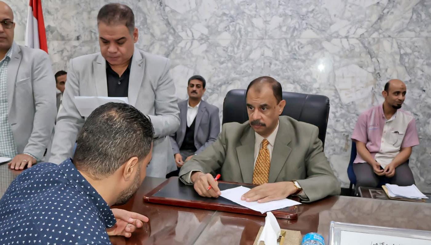 محافظ سوهاج يعقد اللقاء الجماهيري الأسبوعي للاستماع إلى شكاوى المواطنين