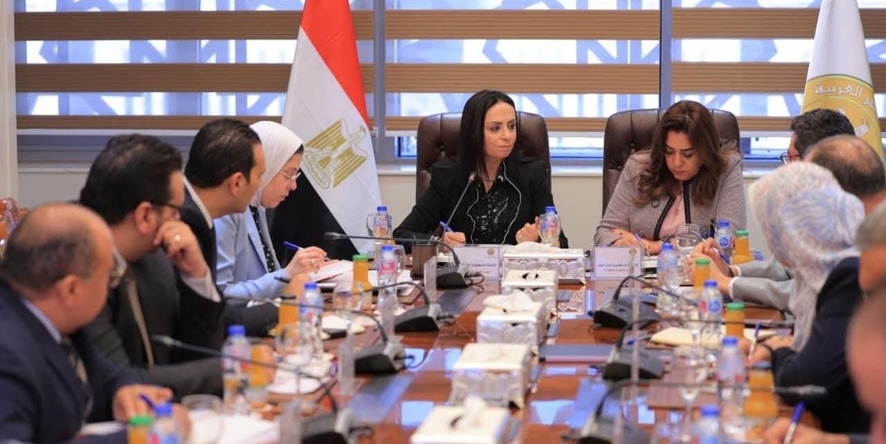 وزيرتا التنمية المحلية والتضامن تبحثان دعم جهود الهلال الأحمر المصري