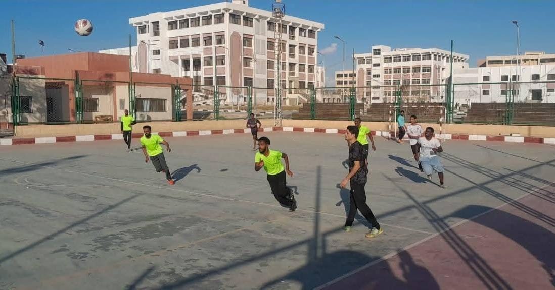 جامعة قناة السويس تنظم مباريات ودية للطلاب الوافدين تمهيداً لاختيار منتخبهم الرياضي