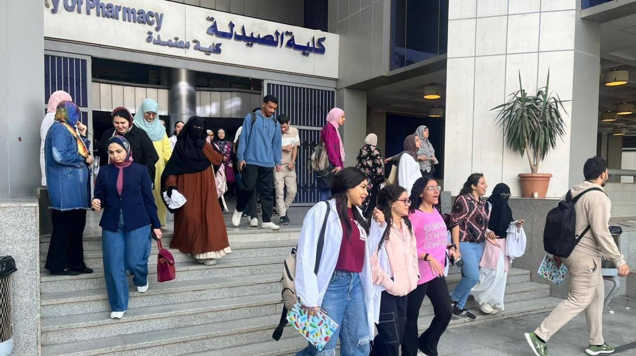تجربة إخلاء طارئة ناجحة بكلية الصيدلة جامعة عين شمس