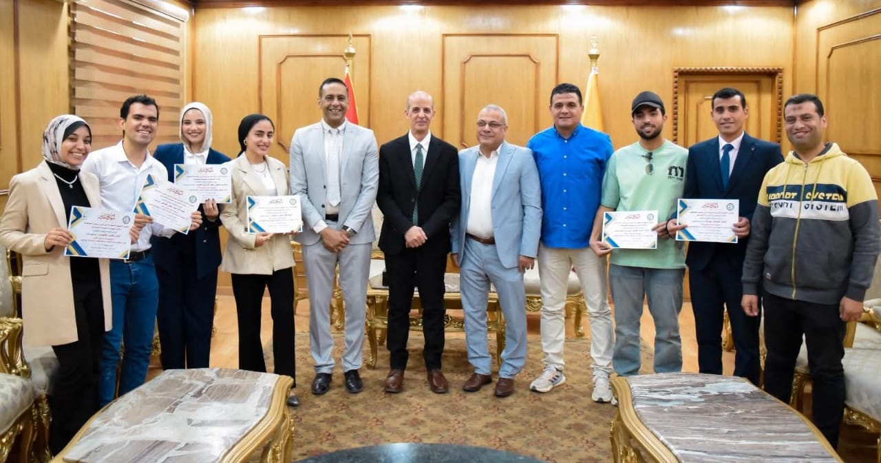مجلس جامعة بني سويف يكرم الفائزين بالمراكز الأولي في مسابقة الطالب المثالي