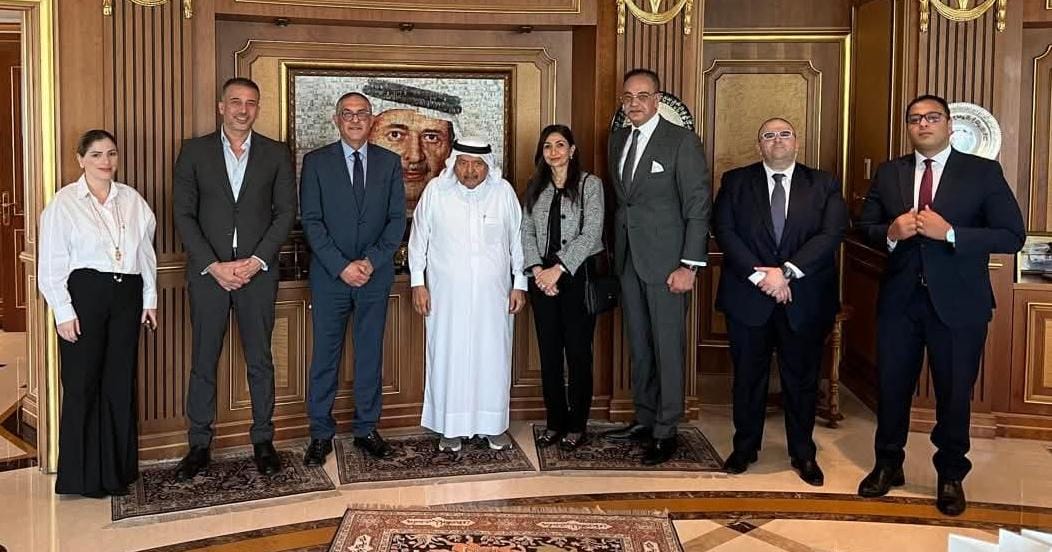 رئيس هيئة الاستثمار يلتقي رئيس رابطة رجال الأعمال القطريين
