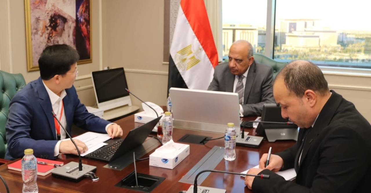 وزير الكهرباء يبحث مع مجموعة الصين الجنوبية التعاون في مجالات دمج الطاقات المتجددة