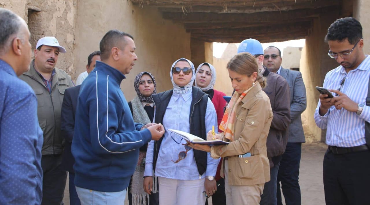 نائب محافظ الوادي الجديد و مديرة "اليونسكو" تتفقدان قرية القصر الإسلامية